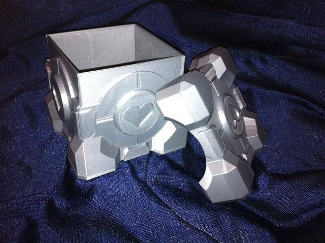 Companion Cube Gift box image